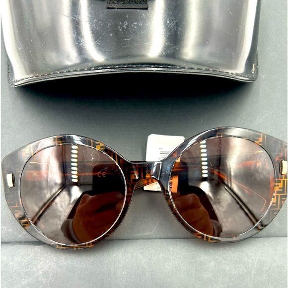 Women’s Fendi tortoiseshell sunglasses made in Italy main image 6